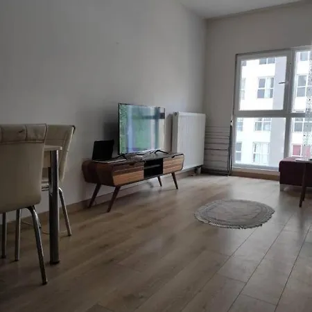 Lovely Shared Place With Pool Near Everything Apartment